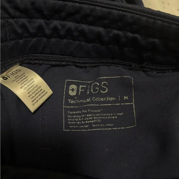 navy blue figs scrubs. size women’s medium. - Picture 5 of 6